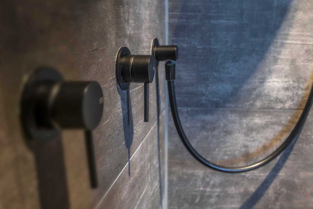 Betzl Haustechnik Referenzbad - Duscharmaturen Detailansicht